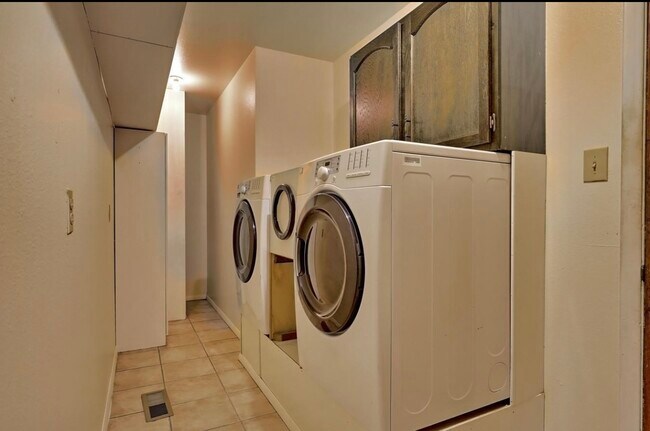 Photo - 6300 Jo Ann Pl NE