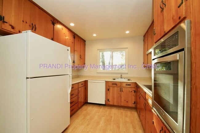 Photo - 525 Las Colindas Rd