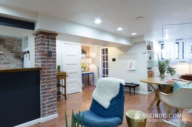 Photo - 3511 Center St NW Unidad #B