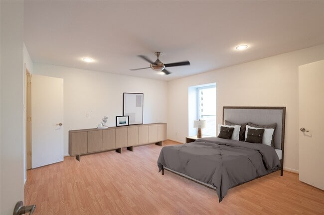 Building Photo - 1100 Augusta Dr Unit 76