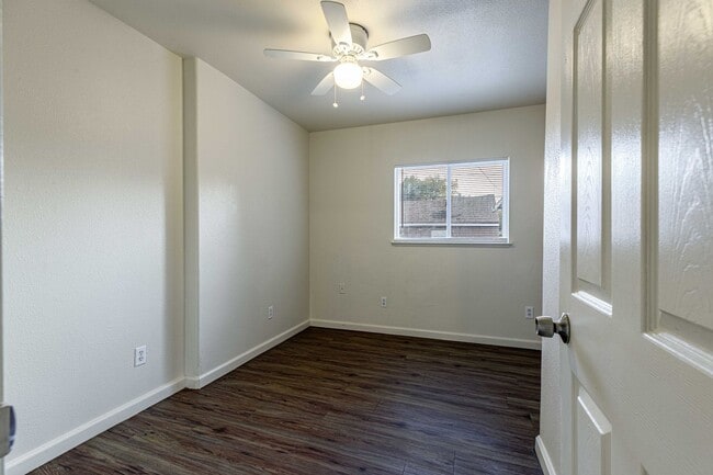 Photo - 536 W 10th St Unit #3
