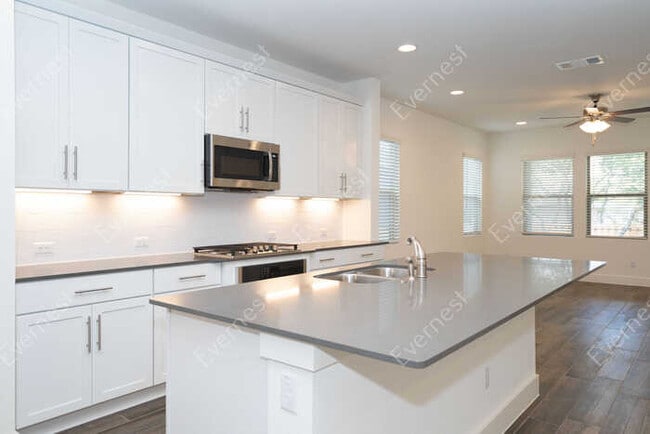 Photo - 2312 Ringstaff Rd