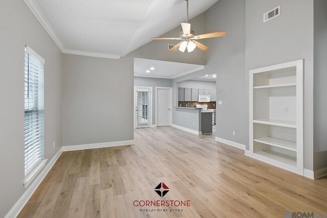 Photo - 4625 Burbank Dr Unit 607