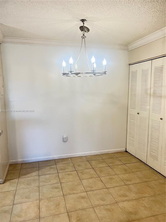 Photo - 5440 W 21st Ct Unidad 101