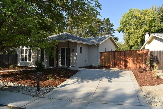 Building Photo - Gorgeous brand-new home with solar, electr...