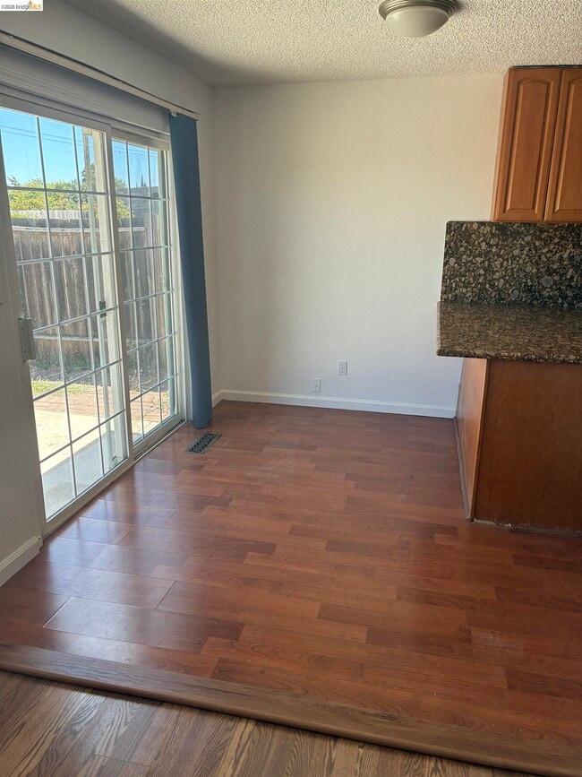 Photo - 2119 Sugartree Dr