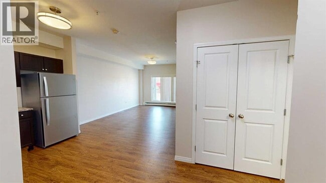 Photo - 10004-1097A 97A St