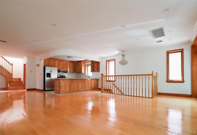 Photo - 69-73-73 185th St
