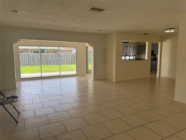 Building Photo - 9651 Sunset Strip Rental