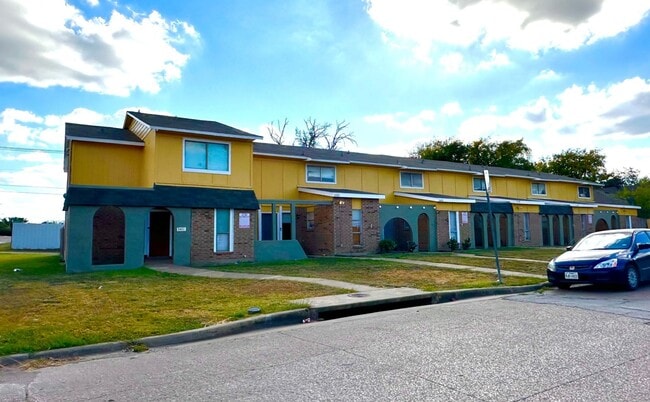 Photo - 2405 Doreen St