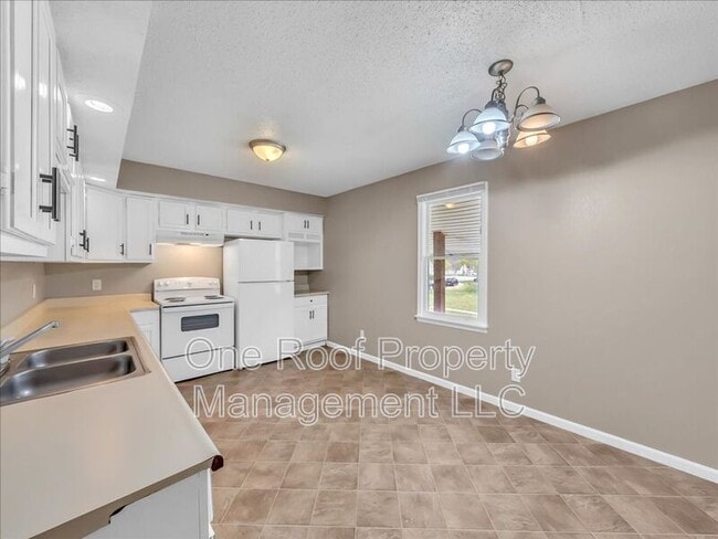 Photo - 1911 Chateau Dr