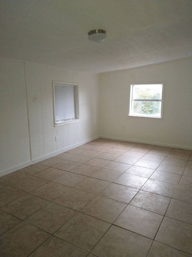 Photo - Available Now in 38109 | Spacious 3 Bed, 1 Bath Home for Rent