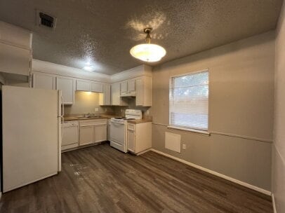 Photo - "Charming 2-Bed Retreat with 950 Sq Ft of Comfort in Lubbock!"
