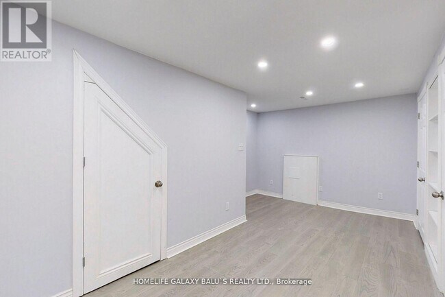 Photo - 2049 Blue Ridge Crescent