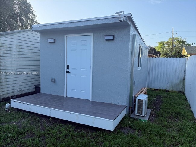 Building Photo - 1608 NW 51st Terrace Unit E