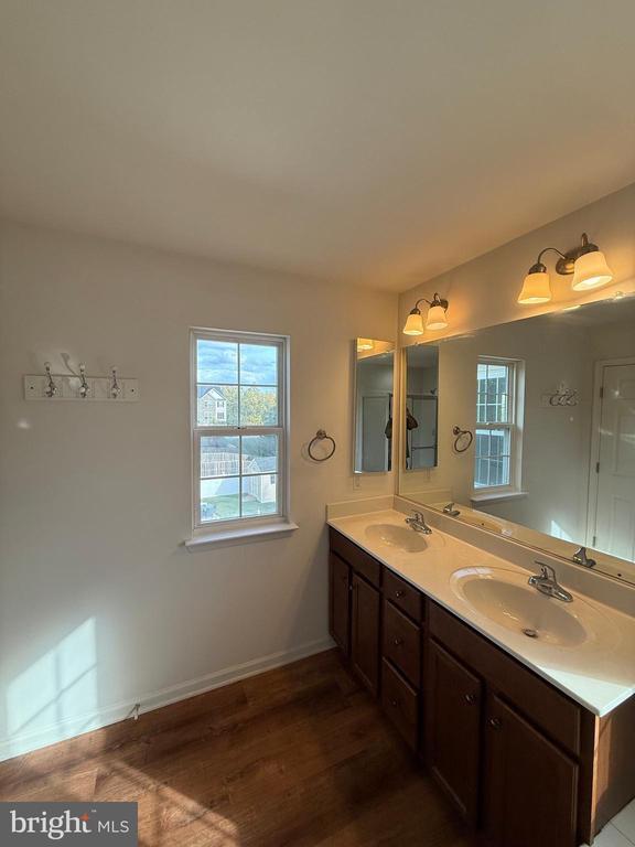 Photo - 120 Woodman Ct