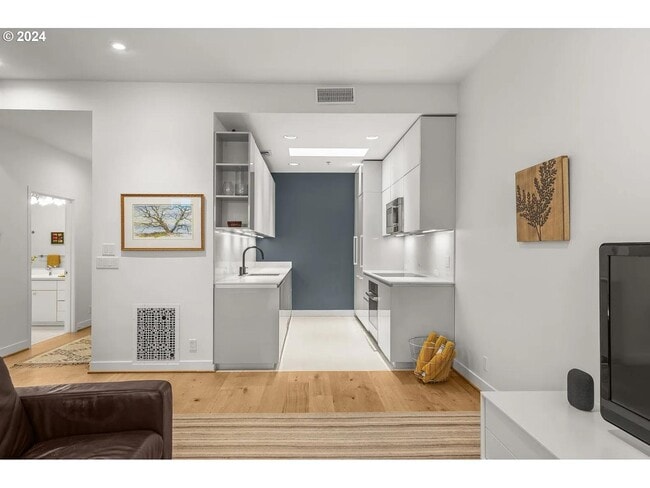 Photo - 618 NW 12th Ave