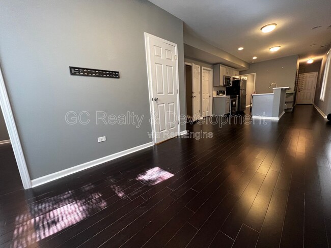 Photo - 3510 W Irving Park Rd Unidad 2