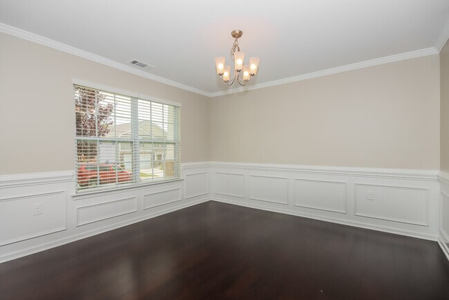 Photo - 1402 Kent Downs Ave SW