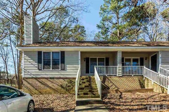 Building Photo - Spacious 3BD/2BA townhome near NCSU available in August 2026!