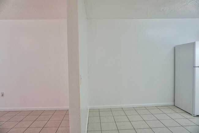 2563-2567 Elm Ave