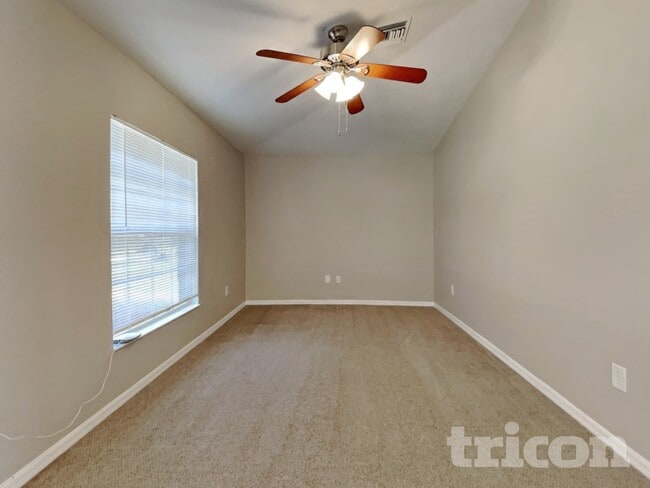 Photo - 1054 Valentine St