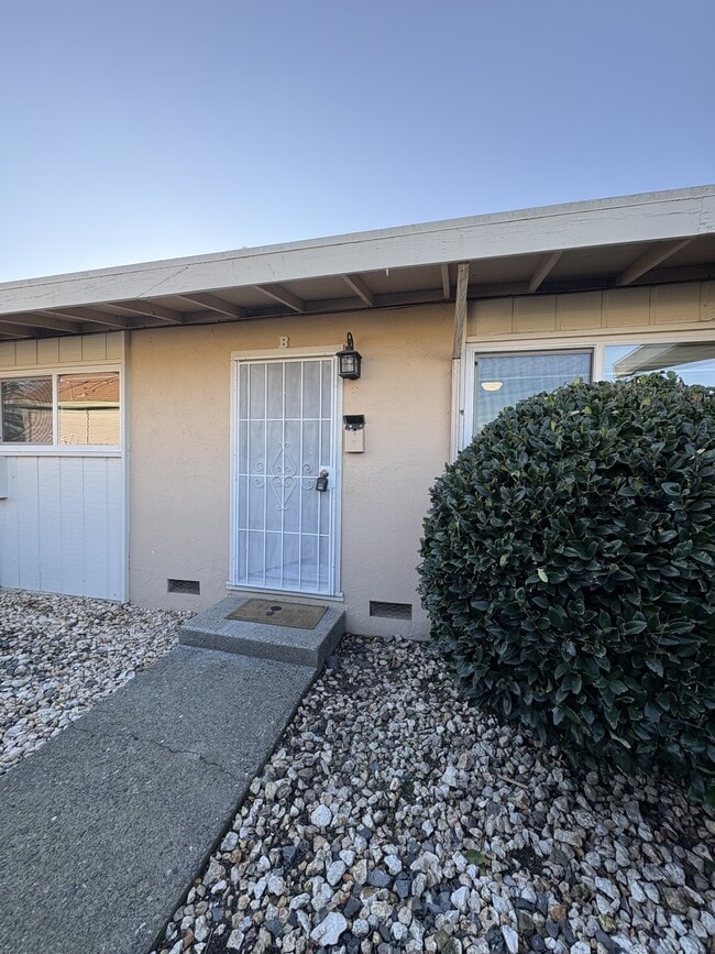 Building Photo - 9 10th St