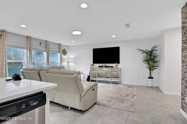 Photo - 669 Meadow Ridge Dr