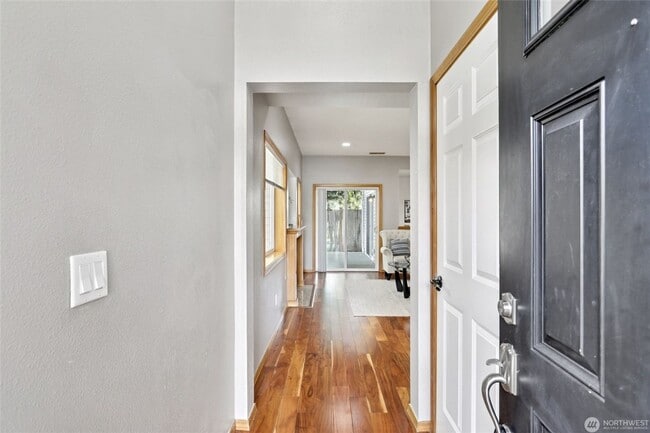 Photo - Contemporary Town home in Renton