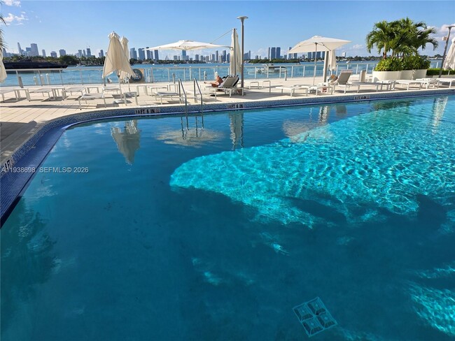 Building Photo - 1000 West Ave Unit 530