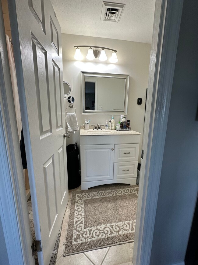 123 Brittany Farms Rd Condo Unit B Condo for Rent in New Britain, CT