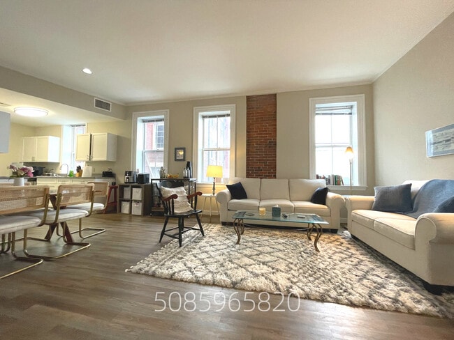 Building Photo - 4 Davis Ave Unit 2C