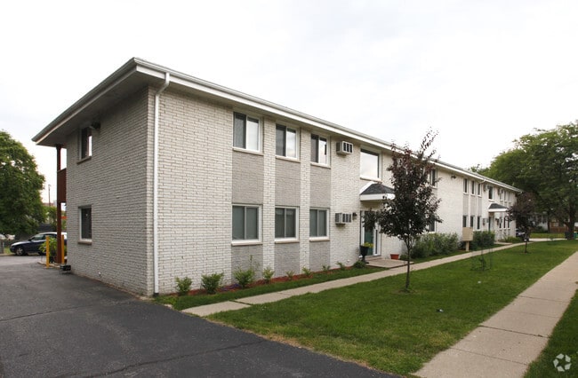 Meade Court Apartments - Meade Court Apartments