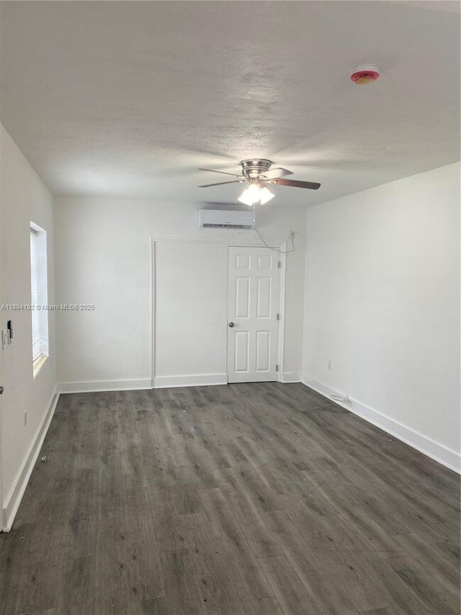 Photo - 490 NE 123rd St Unidad E