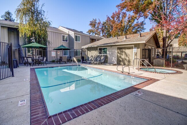 Round Hill Creek Apartments