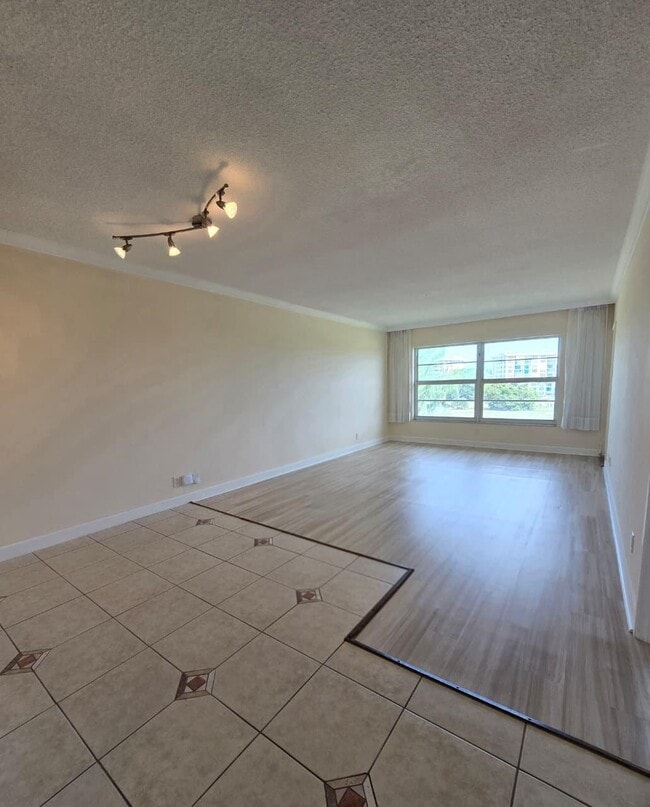Photo - 2900 N Palm Aire Dr Unit 405