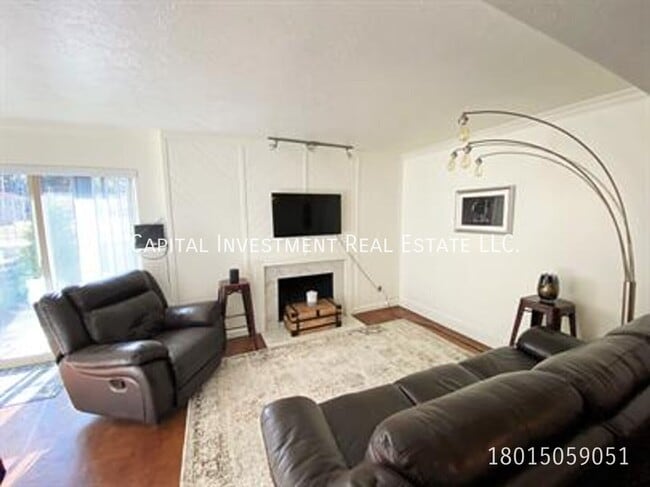 425 E Creekside Cir