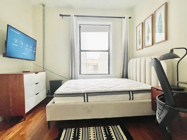 Photo - Furnished room/NOT APARTMENT Unit 19