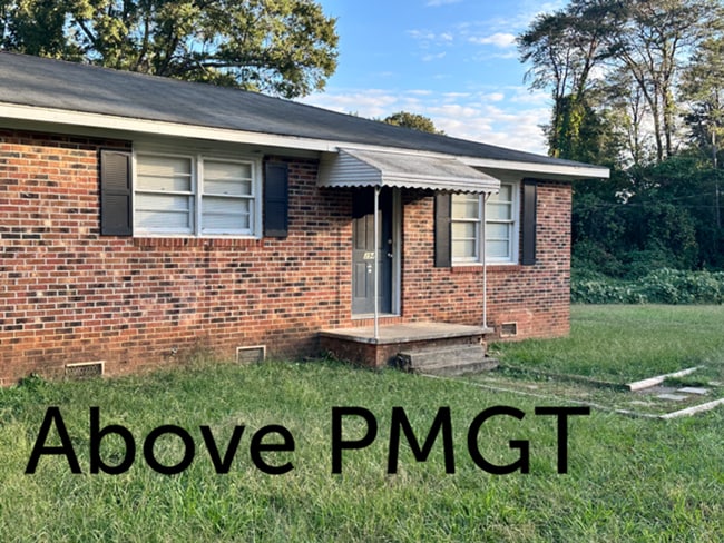Building Photo - 2 Bedroom Duplex