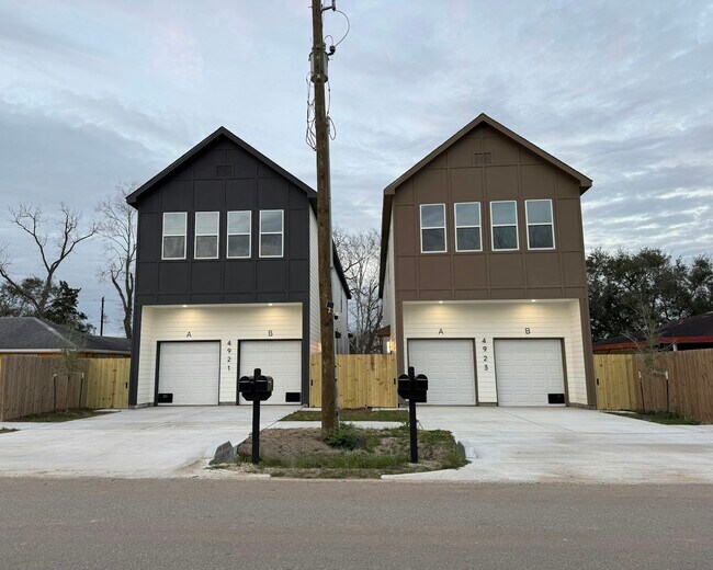 Photo - 4923 Pederson St