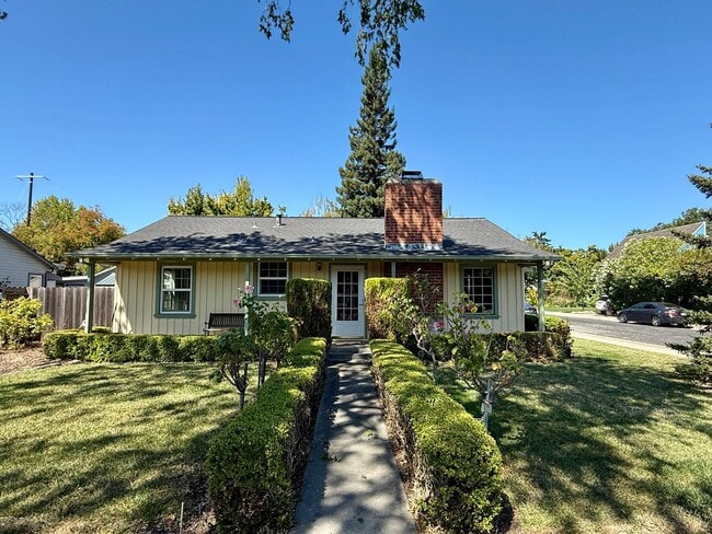 Building Photo - Bright and Spacious 3 Bedroom 2 Bath Home ...
