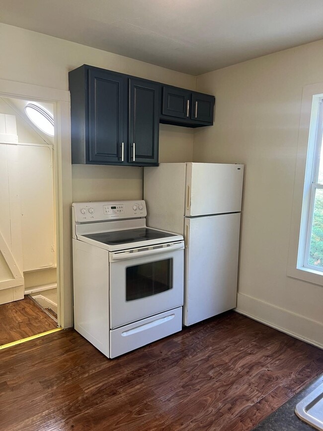 Photo - 1349 Yates Ave