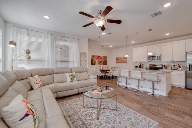 Building Photo - 620 Parkline Dr Unit 15A