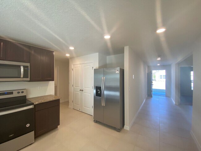 Photo - Desirable Lake Diamond Subdivision 3/2/2 **Won't Last**