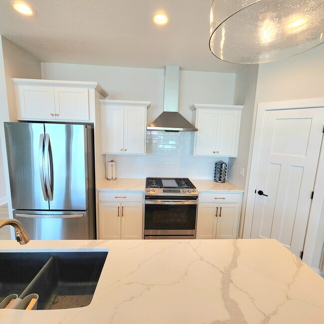 Photo - 895 Harrington Way