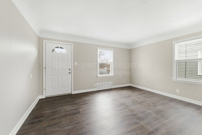 Photo - 3360 Edgeworth St
