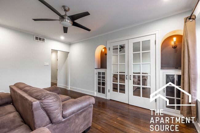 Photo - 3716 W Belmont Ave Unidad 2