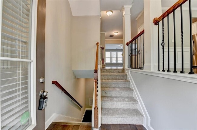 Photo - 812 Red Hart Ln