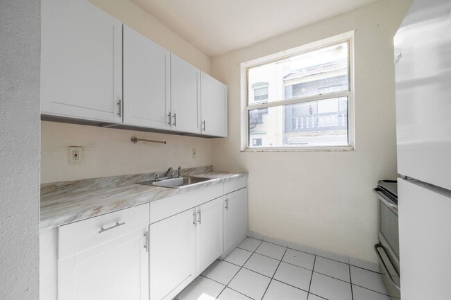Photo - 974 NW 2nd St