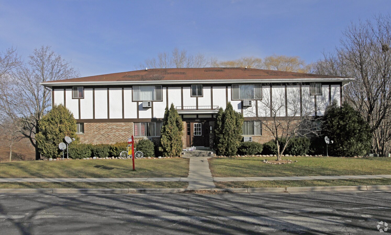 Photo - Woodlawn Apartments